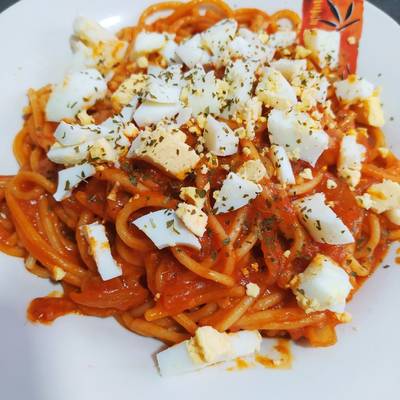 Espaguetis con atún y huevo Receta de Lavidaesmaravillosa. (Amparo)- Cookpad