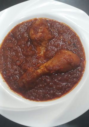 A picture of Chicken tomato stew.