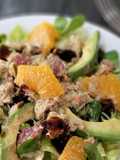 Ensalada de buey de mar con naranja y aguacate
