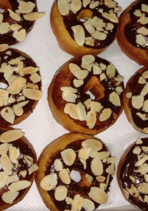 Foto resep Donut topping chocolate almond (ukuran sendok)