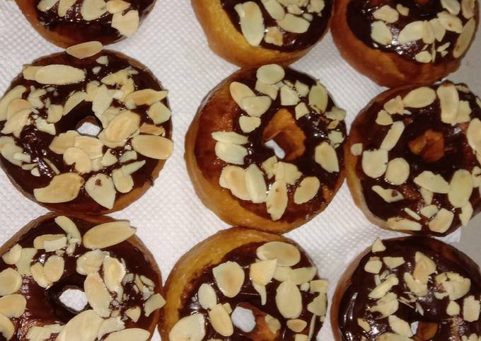 Panduan Membuat Resep Donut topping chocolate almond (ukuran sendok)