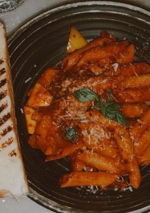 A picture of Tomatoes Chilli Pasta.