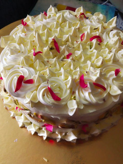 A picture of रस मलाई केक (ras malai cake recipe in hindi).