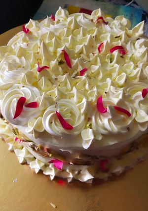 रस मलाई केक (ras malai cake recipe in hindi) रेसिपी मुख्य फोटो
