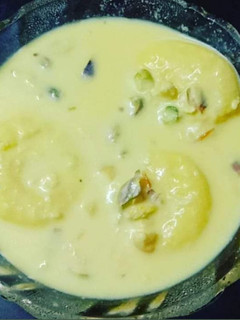 केसर रसमलाई (kesar rasmalai recipe in Hindi) रेसिपी मुख्य फोटो
