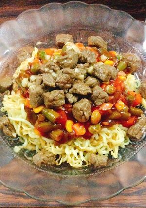 Hình của món Mì gói xào bò lúc lắc.
