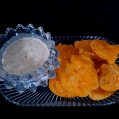 A picture of Upwas ke pakoda and peanut chutney.