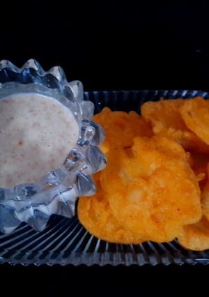 A picture of Upwas ke pakoda and peanut chutney.