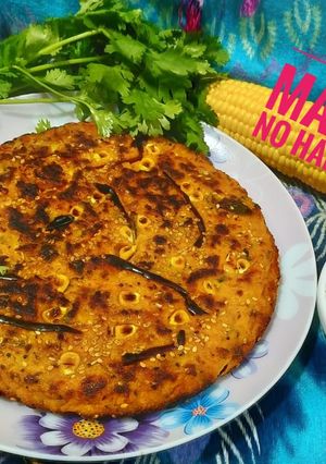 લીલી મકાઈ નો હાંડવો (Lili Makai Handvo Recipe In Gujarati) રેસીપી મુખ્ય ફોટો