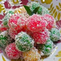 A picture of #09 Bola Bola Singkong.