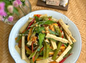 Hình của món Gỏi Tiến Vua Chả Lụa Chay.