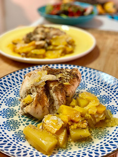 Una foto de Pollo asado con verduras de otoño🍂