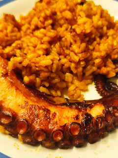 Una foto de Arroz a la paella con pulpo terminado en el horno