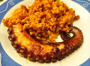 Foto principal de Arroz a la paella con pulpo terminado en el horno