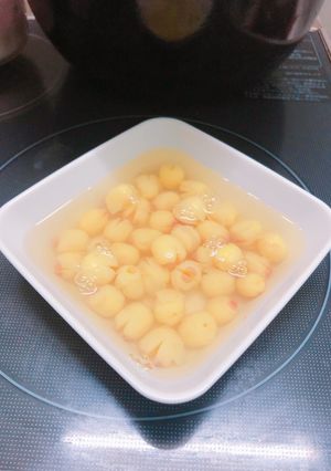 Hình của món Chè hạt sen đường phèn.