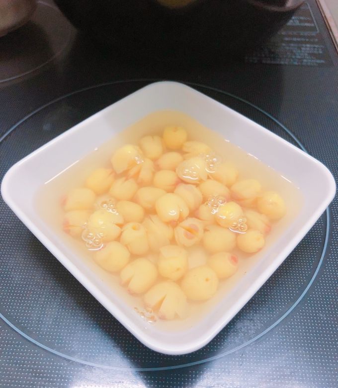 Hình của món Chè hạt sen đường phèn.