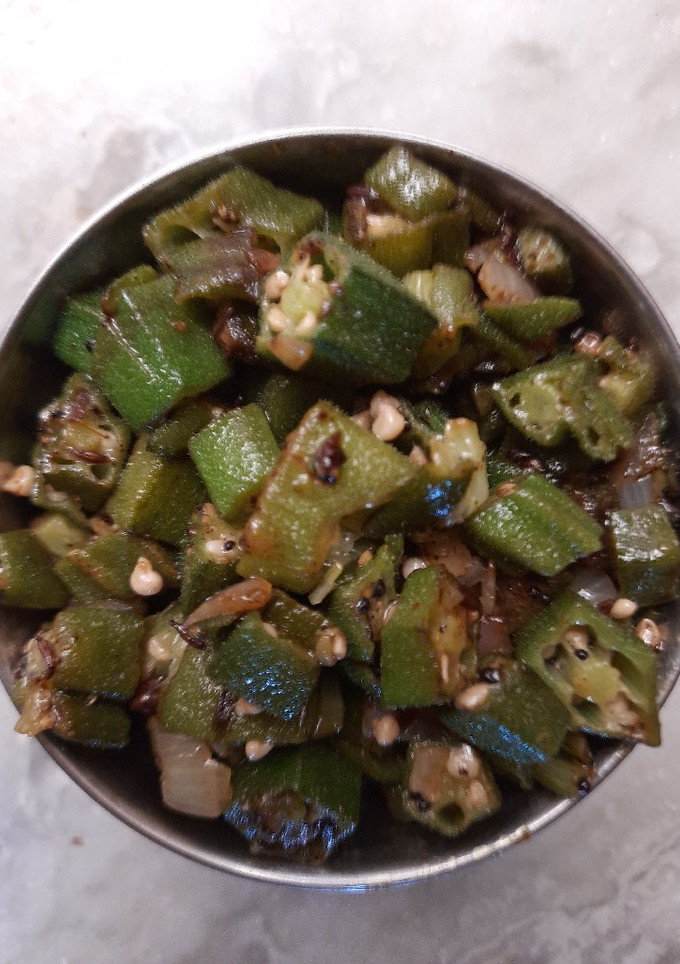 வெண்டைக்காய் மிளகு பொரியல்(vendakkai poriyal recipe in tamil) செய்முறை முக்கிய புகைப்படம்