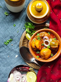 ભરેલા રીંગણ બટાકા નું શાક (Bharela Ringan Bataka Shak Recipe In Gujarati) રેસીપી મુખ્ય ફોટો