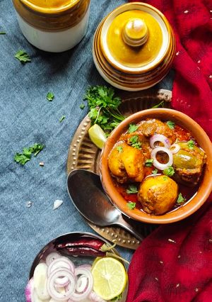 ભરેલા રીંગણ બટાકા નું શાક (Bharela Ringan Bataka Shak Recipe In Gujarati) રેસીપી મુખ્ય ફોટો