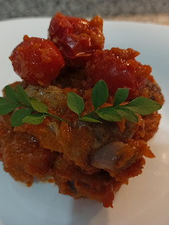 Una foto de Costillas en salsa de tomates secos 🍅 pimiento rojo🌶️ y miel🍯
