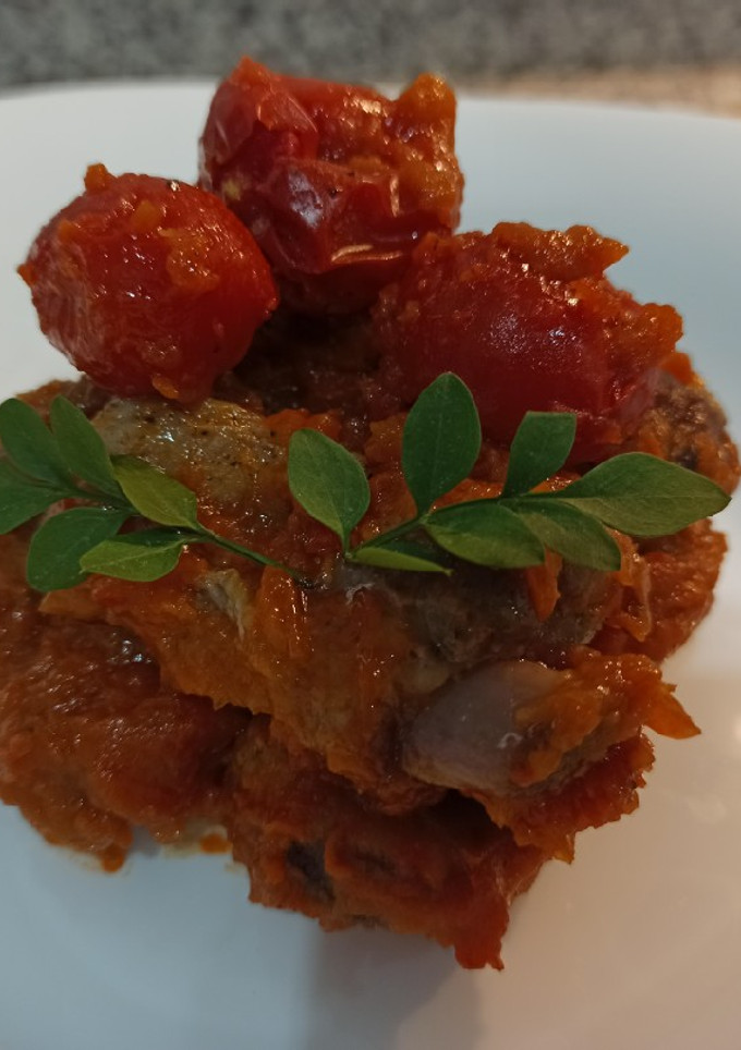 Una foto de Costillas en salsa de tomates secos 🍅 pimiento rojo🌶️ y miel🍯