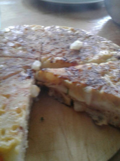 Una foto de Tortilla de papas rellena