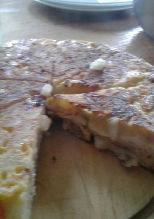 Una foto de Tortilla de papas rellena