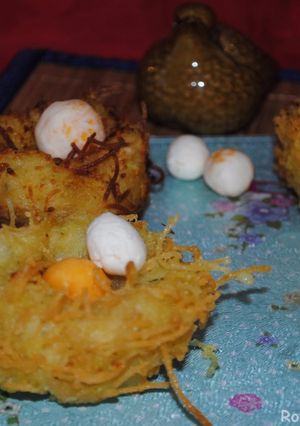 A picture of Pasta vermicelli nest with mashed potatoes.