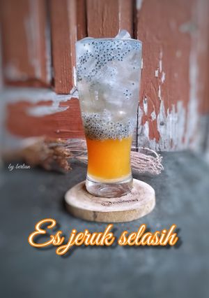 Foto resep Es jeruk selasih