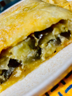 Una foto de EMPANADA DE 🍆BERENJENAS🍆Y 🌽CHOCLO🌽CREMOSO