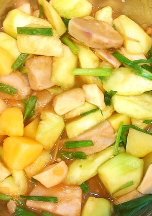 Hình của món Khoai tây, khoai môn, nấm đùi gà, mướp hương xào.