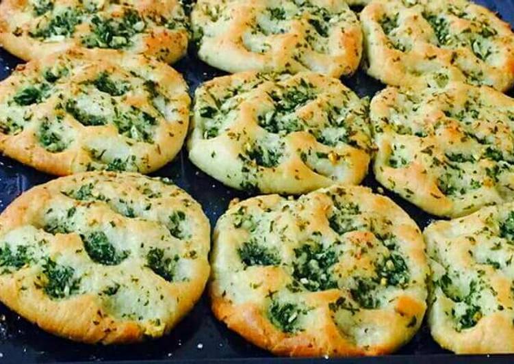 Easiest Way to Make Favorite Baked Stuffed Spinach Aloo Kulcha Recipe