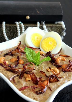 A picture of Hyderabadi Haleem.
