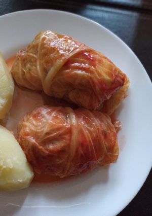 Una foto de Repollo relleno de carne y arroz