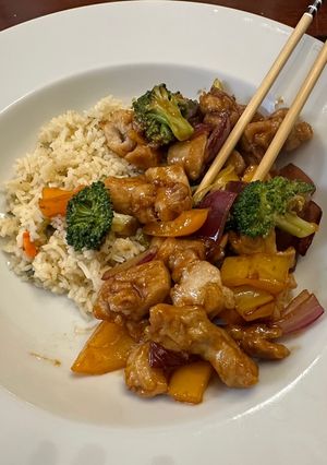 A picture of General Tso Chicken.