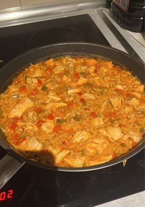 Una foto de Fideuá de Pollo