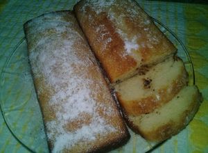 Una foto de Budines súper esponjosos de limón🍋 y chips chocolate.😄