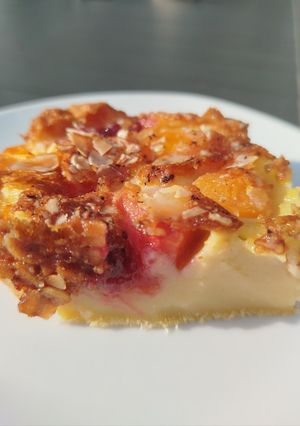 Une photo de Clafoutis abricot framboise et amandes