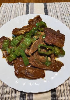 A picture of Beef with Black Pepper Sauce.
