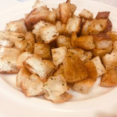 A picture of Crunchy Garlic & Thyme Croutons.