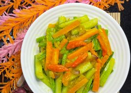 Acar Kuning (Timun, Wortel, Buncis)