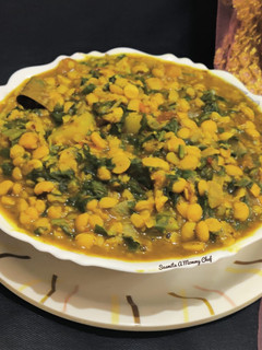 A picture of Palak aloo chana dal sabzi.