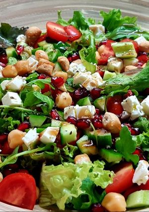 A picture of Hearty Nutritious Salad.