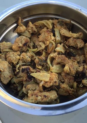 Une photo de Porc mariné aux deux oignons (marinade maison et cuisson à la plancha)