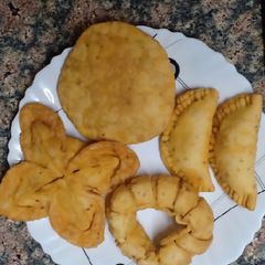 A picture of Onion kachori (different shapes).