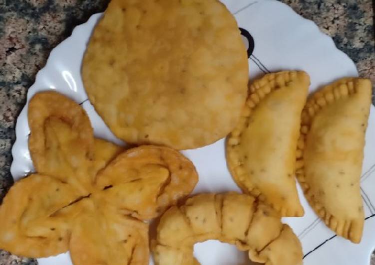 Onion kachori (different shapes)