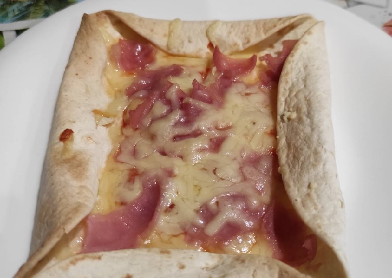 Pizza con masa de tortita rellena