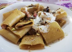 Foto di Paccheri, Porcini, Pancetta, Granella Pistacchio e Stracciatella