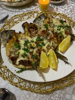 صورة لوصفة سمك دوراد محشي كلمار في الفرن 🐟🐙