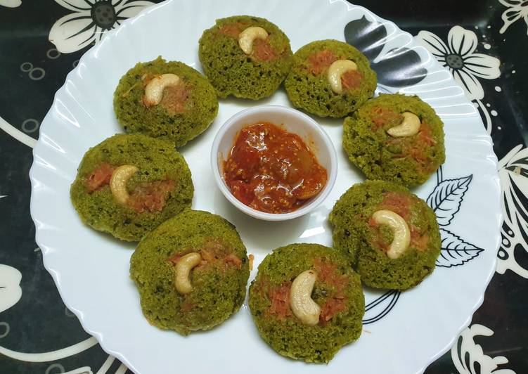 Palak Carrot Rava Idli